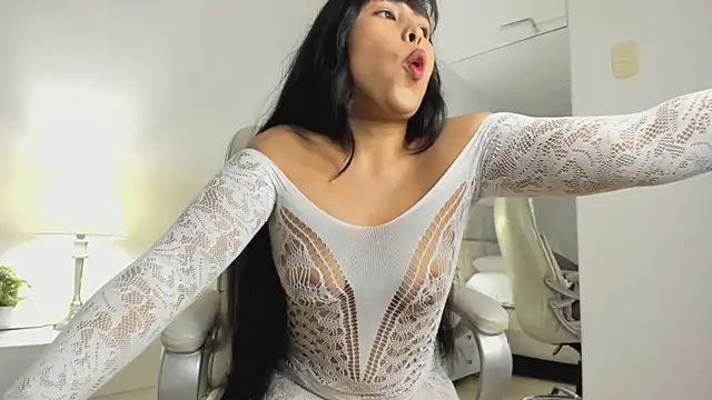 JulietaFerrer  online show from April 13, 2026, 11:36 am