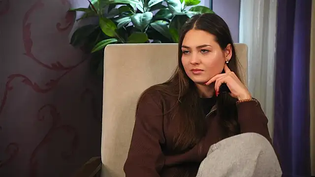 Snapshot of LatonyaButac chatting on December 16, 2025, 11:47 am LatonyaButac online show from December 16, 2025, 11:47 am