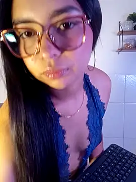 Snapshot of phoebe181 chatting on December 16, 2025, 1:48 pm phoebe181 online show from December 16, 2025, 1:48 pm