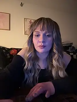 Snapshot of bluntbeautyxo chatting on April 2, 2026, 3:57 am bluntbeautyxo online show from April 2, 2026, 3:57 am