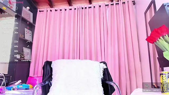 Snapshot of Kittymoretti chatting on July 25, 2026, 10:27 pm Kittymoretti online show from July 25, 2026, 10:27 pm