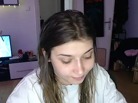 Snapshot of AlienforTwenty chatting on December 16, 2025, 1:15 pm AlienforTwenty online show from December 16, 2025, 1:15 pm