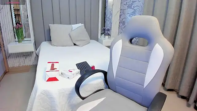 goodgirl22   online show from April 14, 2026, 3:22 am