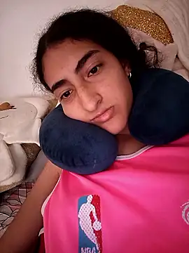 Snapshot of LindaRojas chatting on December 16, 2025, 7:40 pm LindaRojas online show from December 16, 2025, 7:40 pm