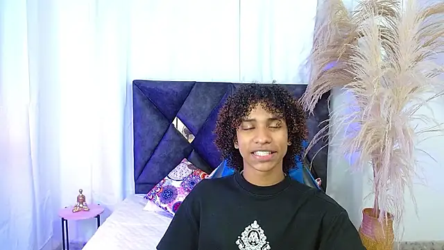 angelll18  online show from January 8, 2026, 8:48 pm