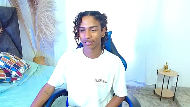 Snapshot of angelll18_ chatting on December 18, 2025, 8:56 pm angelll18 online show from December 18, 2025, 8:56 pm