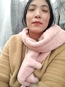 Snapshot of Maylyly_k2 chatting on December 16, 2025, 8:07 am Maylyly k2 online show from December 16, 2025, 8:07 am