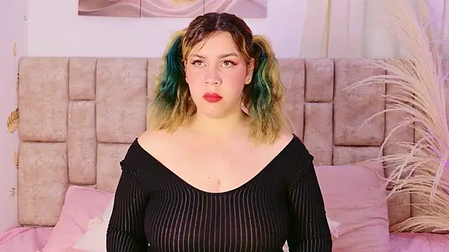 Snapshot of NanyMatrioska chatting on January 14, 2026, 6:33 pm NanyMatrioska online show from January 14, 2026, 6:33 pm