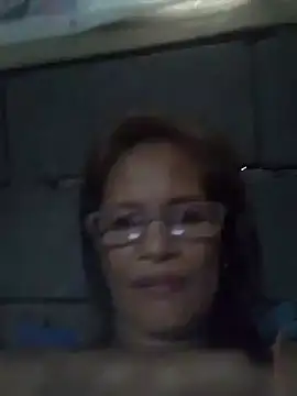 Snapshot of Petite_elise chatting on February 6, 2026, 4:19 am Petite elise online show from February 6, 2026, 4:19 am