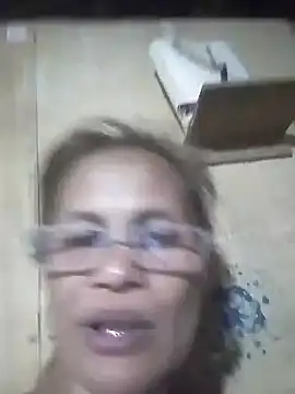 Snapshot of Petite_elise chatting on January 17, 2026, 2:09 pm Petite elise online show from January 17, 2026, 2:09 pm