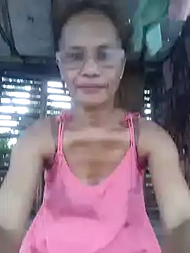 Snapshot of Petite_elise chatting on January 14, 2026, 2:26 am Petite elise online show from January 14, 2026, 2:26 am