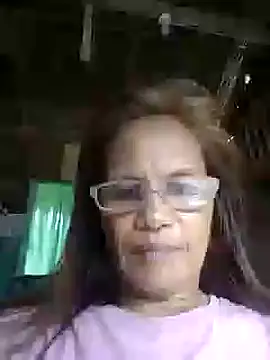 Snapshot of Petite_elise chatting on January 8, 2026, 12:16 am Petite elise online show from January 8, 2026, 12:16 am