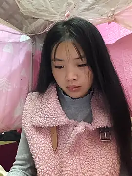 Snapshot of Quieny-x chatting on December 16, 2025, 2:43 pm Quieny-x online show from December 16, 2025, 2:43 pm