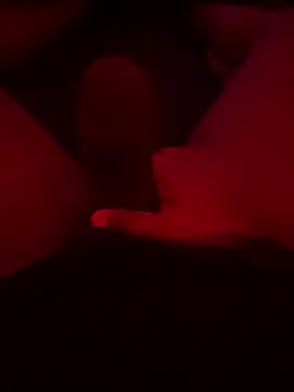 Snapshot of DaveeeIsTheone chatting on December 17, 2025, 7:02 am DaveeeIsTheone online show from December 17, 2025, 7:02 am