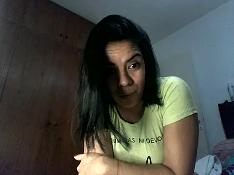 luluclark69 online show from April 7, 2026, 12:12 am