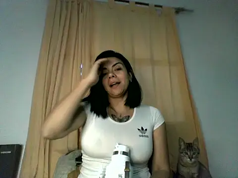 Snapshot of luluclark69 chatting on June 1, 2026, 11:32 am luluclark69 online show from June 1, 2026, 11:32 am