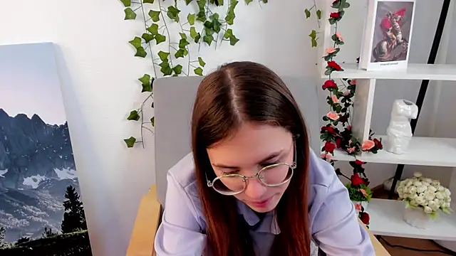 Snapshot of HalleyKeer chatting on December 16, 2025, 5:55 am HalleyKeer online show from December 16, 2025, 5:55 am