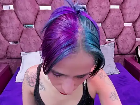 Snapshot of _CandyPurple chatting on February 17, 2026, 9:12 pm CandyPurple online show from February 17, 2026, 9:12 pm