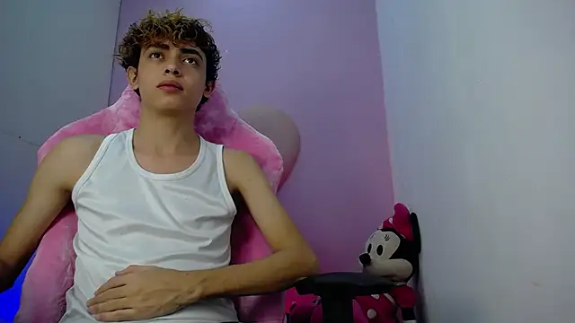 Franyerr  online show from December 15, 2025, 8:47 pm