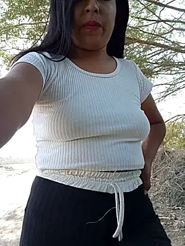 Snapshot of fabby22 chatting on December 19, 2025, 8:33 pm fabby22 online show from December 19, 2025, 8:33 pm