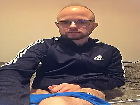 Snapshot of SoftishInflow chatting on December 17, 2025, 9:09 pm SoftishInflow online show from December 17, 2025, 9:09 pm