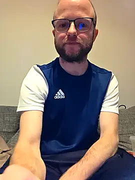 Snapshot of SoftishInflow chatting on December 15, 2025, 5:52 pm SoftishInflow online show from December 15, 2025, 5:52 pm