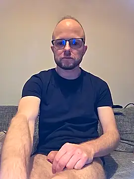 Snapshot of SoftishInflow chatting on December 18, 2025, 6:01 pm SoftishInflow online show from December 18, 2025, 6:01 pm