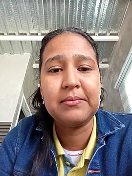 Snapshot of Plianna chatting on December 14, 2025, 5:29 pm Plianna online show from December 14, 2025, 5:29 pm