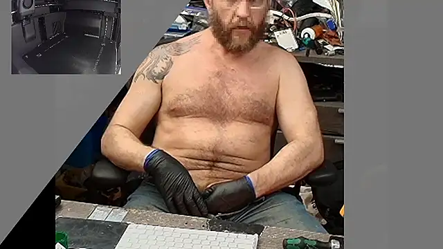 Snapshot of HouseOfHans chatting on January 9, 2026, 1:12 am HouseOfHans online show from January 9, 2026, 1:12 am