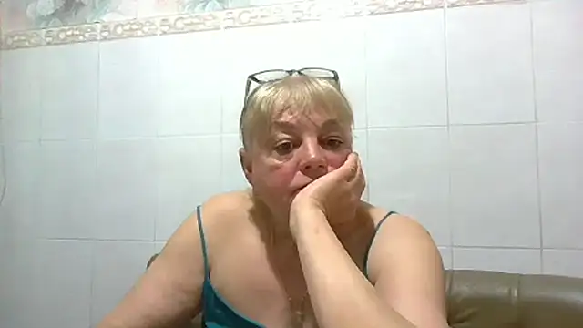 LinaLight88 online show from April 5, 2026, 8:04 pm