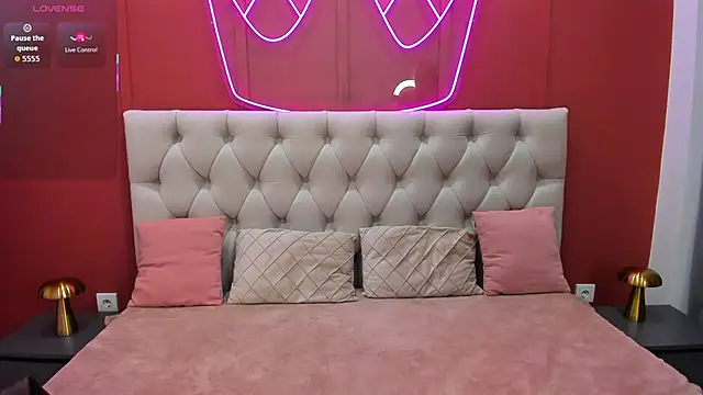 Emily Magnificent online show from July 14, 2026, 1:49 am