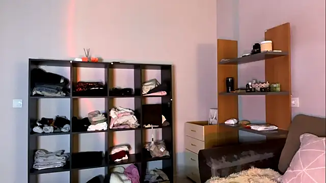 Snapshot of RandeeAntwi chatting on December 17, 2025, 3:28 pm RandeeAntwi online show from December 17, 2025, 3:28 pm