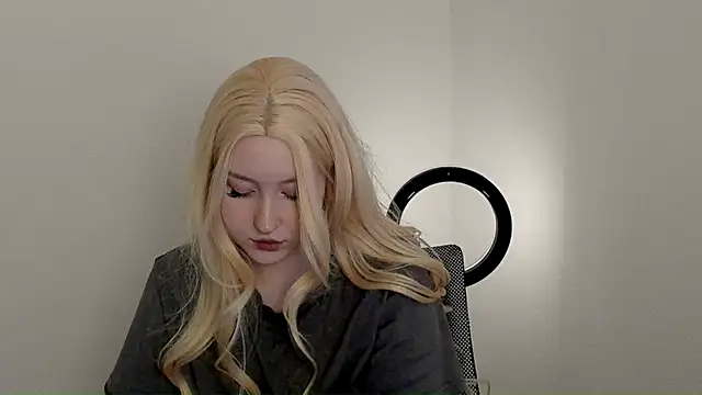 Stella MoonLight online show from December 20, 2025, 4:32 pm