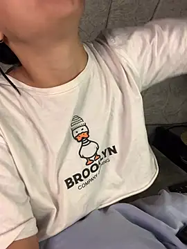 Snapshot of Val12777 chatting on April 8, 2026, 12:06 pm Val12777 online show from April 8, 2026, 12:06 pm