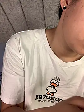 Snapshot of Val12777 chatting on March 18, 2026, 11:57 am Val12777 online show from March 18, 2026, 11:57 am