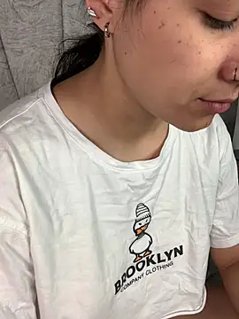 Snapshot of Val12777 chatting on April 14, 2026, 12:10 pm Val12777 online show from April 14, 2026, 12:10 pm