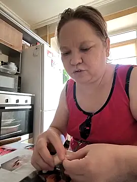 Snapshot of -Queen- chatting on February 6, 2026, 10:33 am -Queen- online show from February 6, 2026, 10:33 am