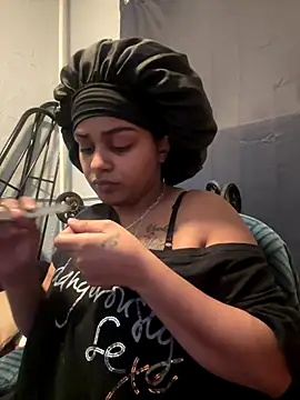 Snapshot of SUGARBABEWETCREMEHONEY chatting on December 17, 2025, 1:10 am SUGARBABEWETCREMEHONEY online show from December 17, 2025, 1:10 am