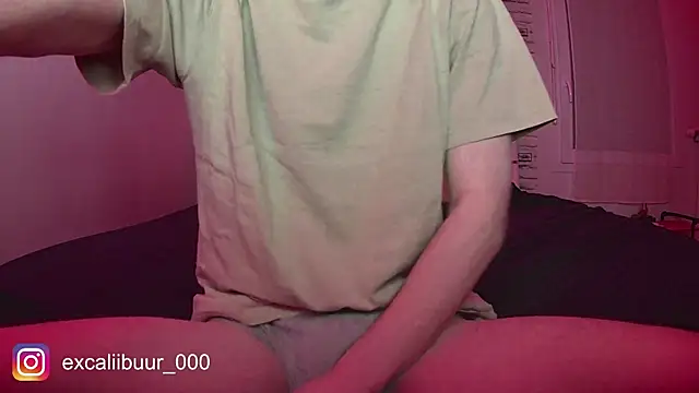 Snapshot of excaliibuur chatting on December 14, 2025, 5:51 pm excaliibuur online show from December 14, 2025, 5:51 pm