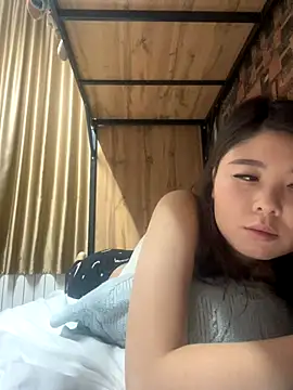 Sarah2127 online show from December 22, 2025, 11:38 pm