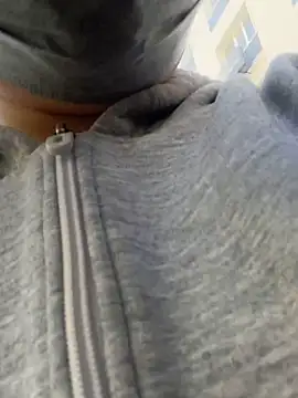 Snapshot of Sarah2127 chatting on April 8, 2026, 10:39 am Sarah2127 online show from April 8, 2026, 10:39 am