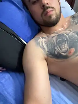 Snapshot of 69bear69zzz chatting on December 14, 2025, 6:35 pm 69bear69zzz online show from December 14, 2025, 6:35 pm