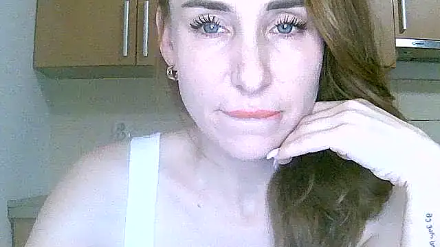 GlarysLoveress online show from December 19, 2025, 12:25 am