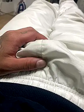 Snapshot of huffies_cam chatting on December 16, 2025, 11:47 am huffies cam online show from December 16, 2025, 11:47 am