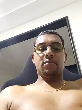 Snapshot of Reis001122 chatting on June 21, 2026, 4:29 am Reis001122 online show from June 21, 2026, 4:29 am
