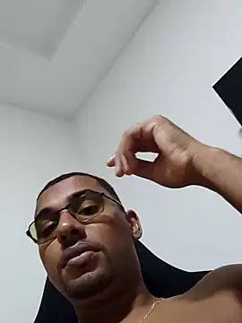 Snapshot of Reis001122 chatting on May 2, 2026, 3:23 am Reis001122 online show from May 2, 2026, 3:23 am