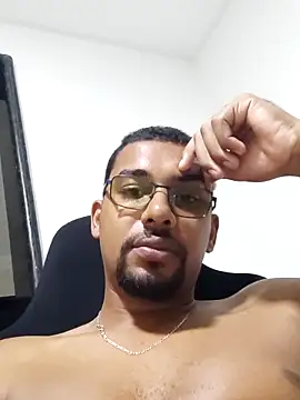 Snapshot of Reis001122 chatting on April 28, 2026, 3:00 am Reis001122 online show from April 28, 2026, 3:00 am