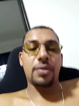Snapshot of Reis001122 chatting on May 30, 2026, 5:03 am Reis001122 online show from May 30, 2026, 5:03 am