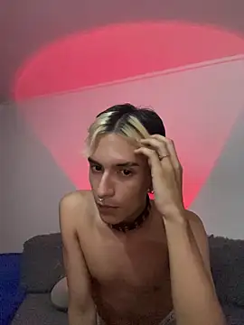 Snapshot of Dracco_Velour_ chatting on February 18, 2026, 5:05 am Dracco Velour online show from February 18, 2026, 5:05 am