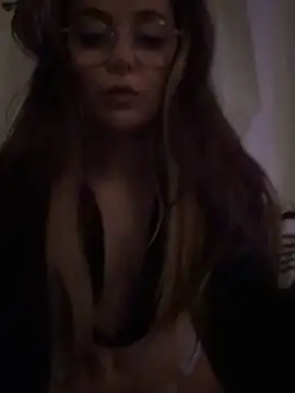 sugxrfox online show from December 17, 2025, 6:07 am